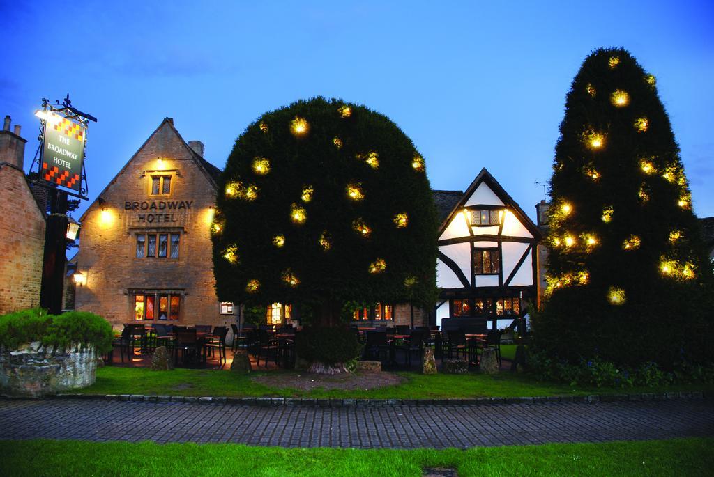 The Broadway Hotel Exterior photo