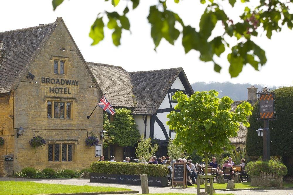 The Broadway Hotel Exterior photo