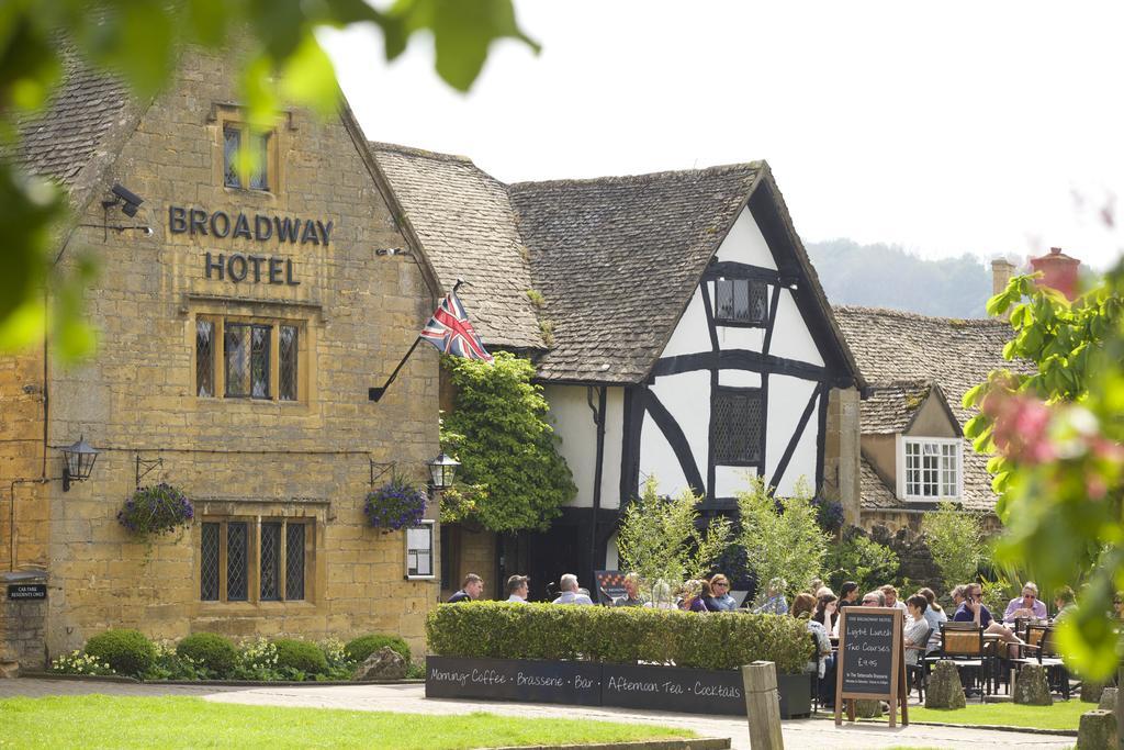 The Broadway Hotel Exterior photo