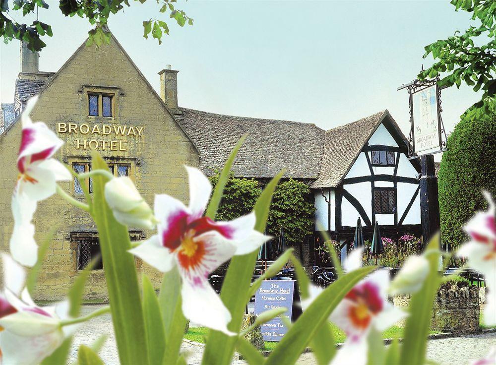 The Broadway Hotel Exterior photo
