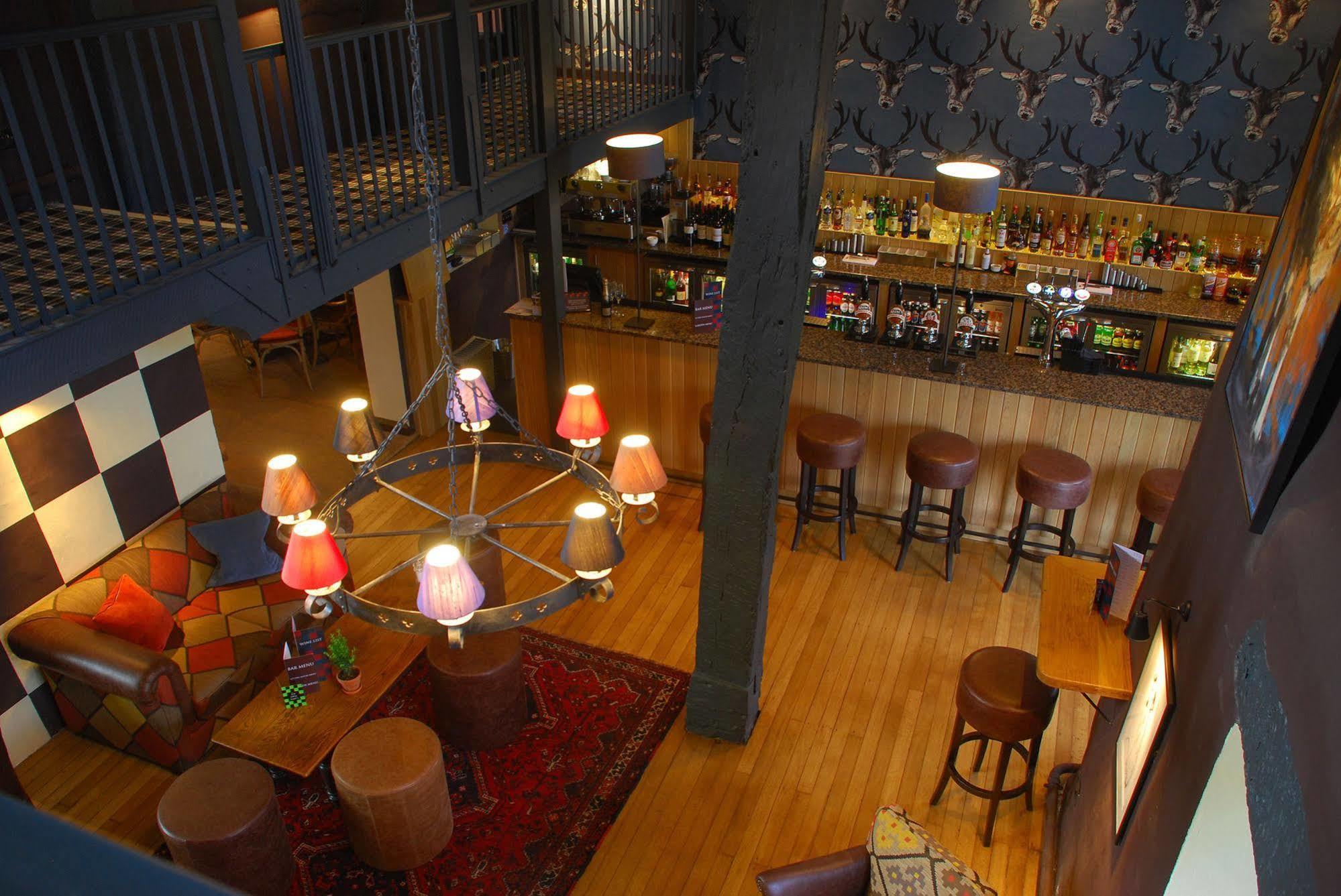 The Broadway Hotel Exterior photo